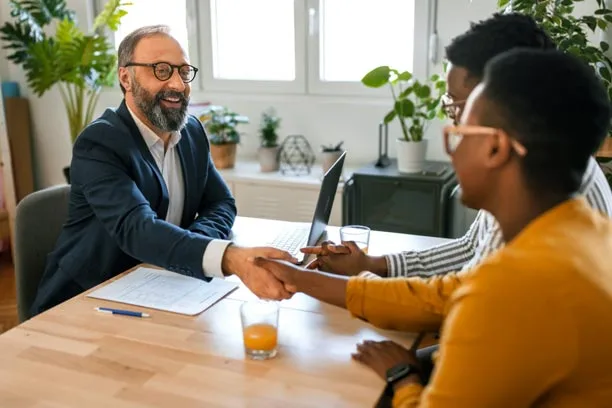 Why Work With an Insurance Agent? 7 Key Advantages | Farm Bureau ...