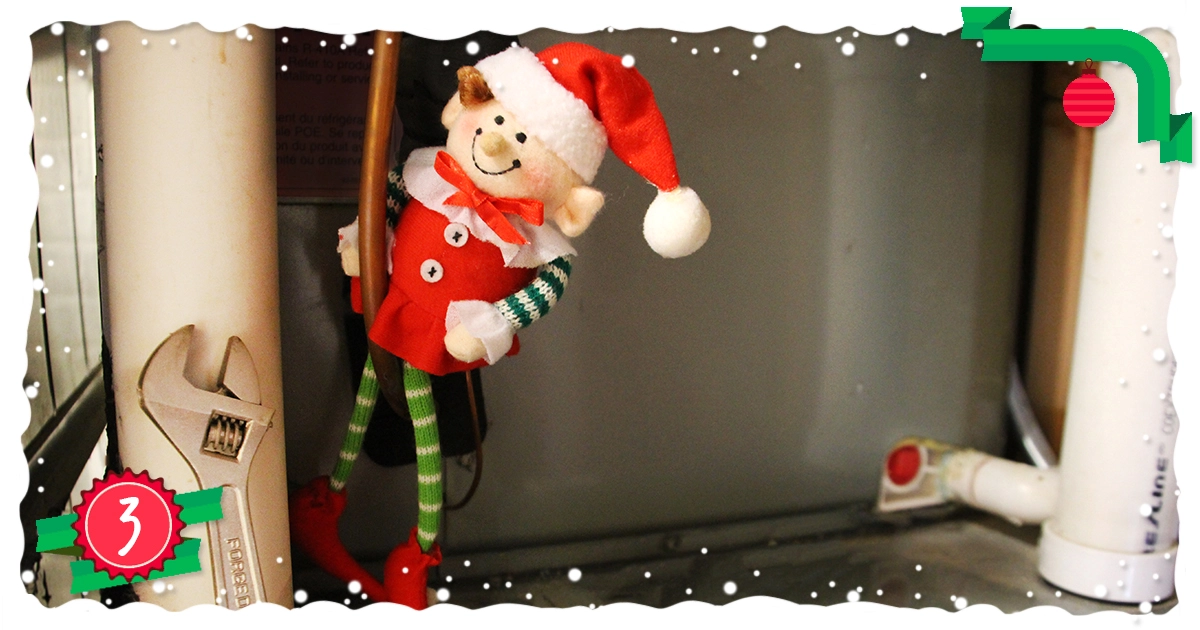 14 ways your elf can ruin your holidays-3 14 ways your elf can ruin your holidays-3